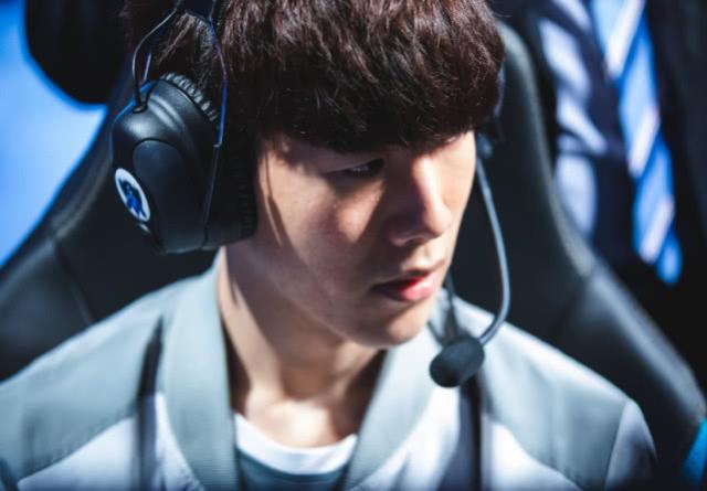 RA群访 Assum：这个版本那种奇怪的英雄太多了，所以有很多变数