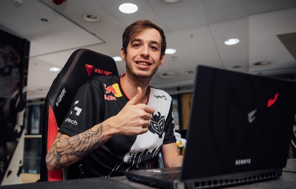 传闻：SimonD4rk 和 Tag 将为 Apeks 参加 EWC 2025 资格赛