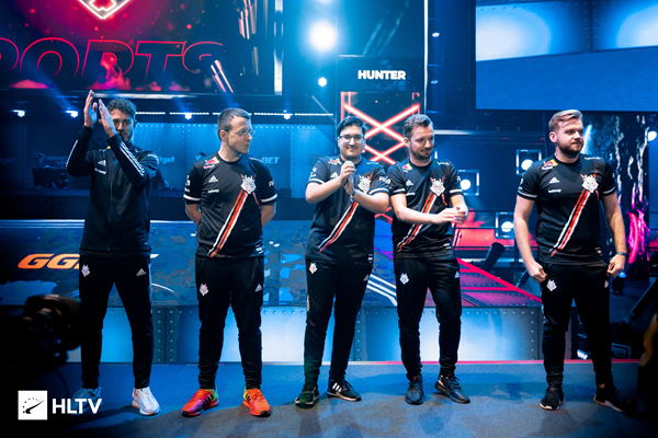 LOL官推发问：若23JDG与24GEN同处巅峰，谁会获胜？